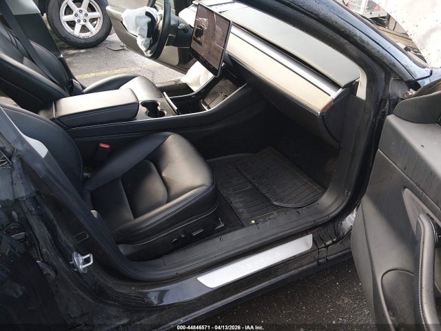 44846571 :رقم المزاد ، 5YJ3E1EB9JF148228 vin ، 2018 Tesla Model 3 Long Range/performance مزاد بيع