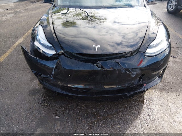 44846571 :رقم المزاد ، 5YJ3E1EB9JF148228 vin ، 2018 Tesla Model 3 Long Range/performance مزاد بيع