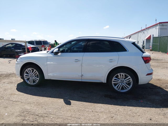 WA1BNAFY8J2010806 Audi Q5 2.0t Premium/2.0t Tech Premium