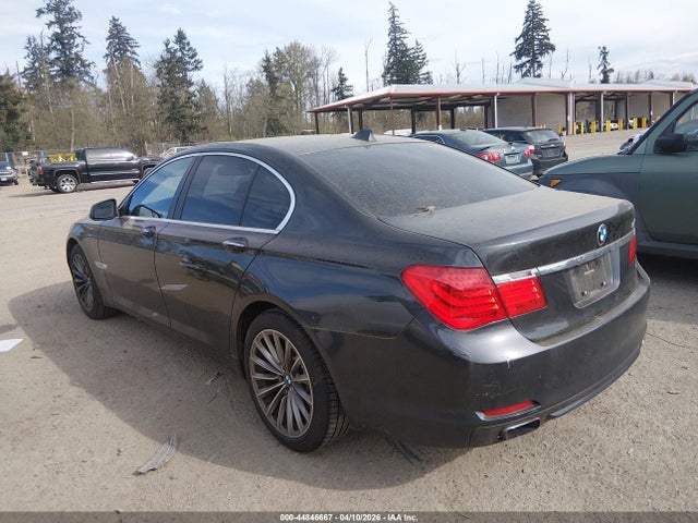 2011 BMW 740I WBAKA4C55BC613122 Photo 2