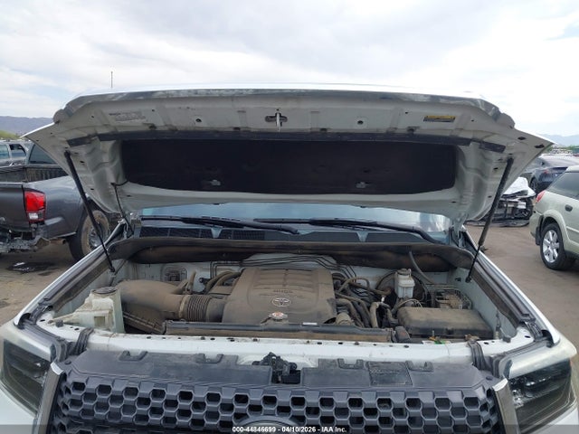 5TFEY5F10KX253308 Toyota Tundra Sr5 5.7l V8