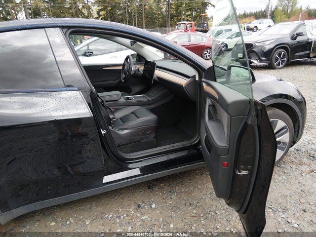 Auction sale of the 2022 Tesla Model Y Long Range Dual Motor All-wheel Drive, vin: 7SAYGAEE1NF535083, lot number: 44846701