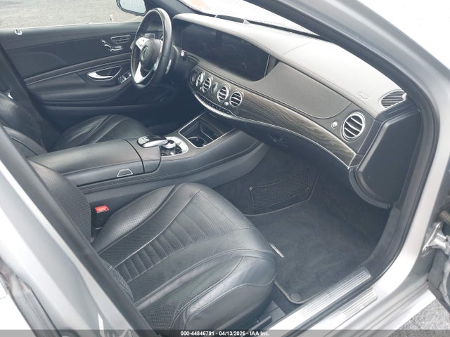 WDDUG8DBXJA419000 Mercedes-Benz S 560