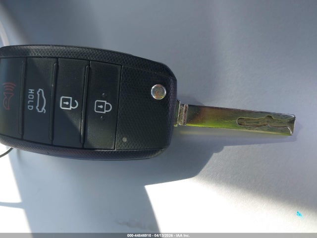 KIA Optima S 2018 5XXGT4L37JG250371 Image 11