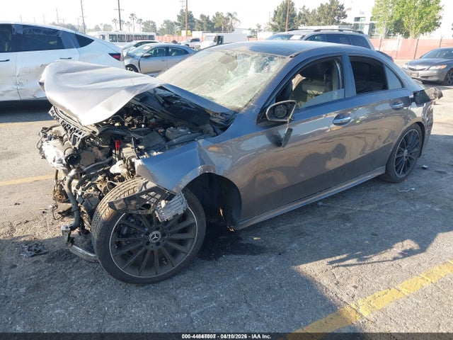 WDD3G4EB3KW005743 Mercedes-Benz A 220