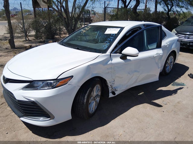 Toyota CAMRY LE 2024 4T1C11AK4RU223157 Image 2
