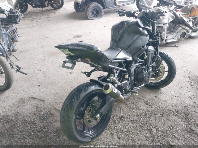ML5ZRDF10RDA69648 Kawasaki Zr900 F