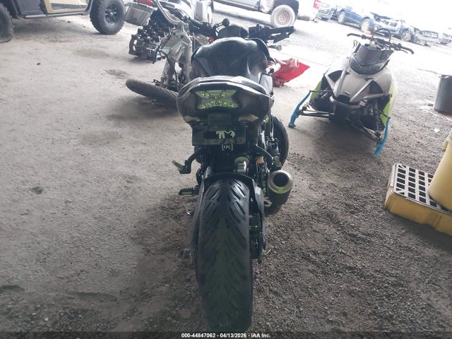 ML5ZRDF10RDA69648 Kawasaki Zr900 F