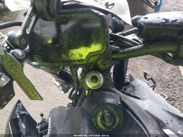 ML5ZRDF10RDA69648 Kawasaki Zr900 F