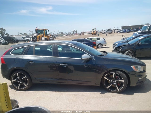 YV1902SG9F1204595 Volvo V60 T6 R-design