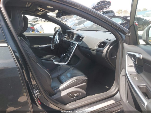 YV1902SG9F1204595 Volvo V60 T6 R-design