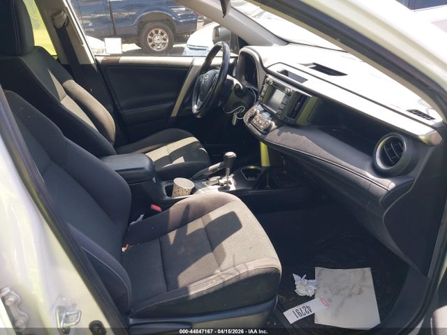 JTMWFREV7HJ707135 Toyota Rav4 Xle