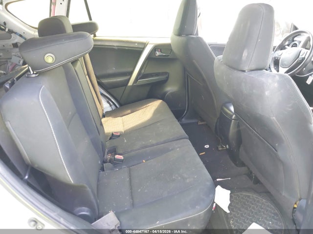 JTMWFREV7HJ707135 Toyota Rav4 Xle