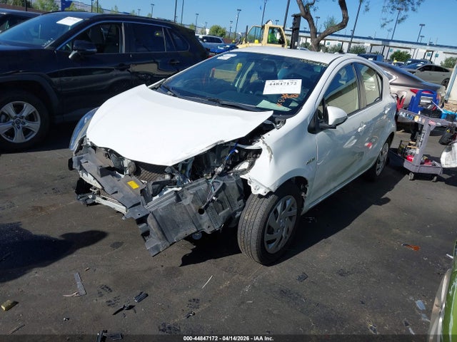 Toyota Prius C Two 2015 JTDKDTB35F1578846 Image 2