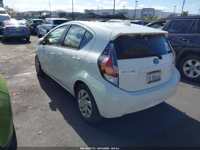 Toyota Prius C Two 2015 JTDKDTB35F1578846 Image 3