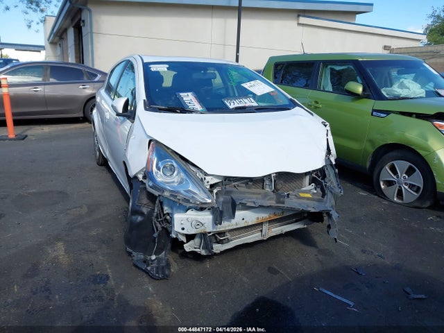 Toyota Prius C Two 2015 JTDKDTB35F1578846 Image 6