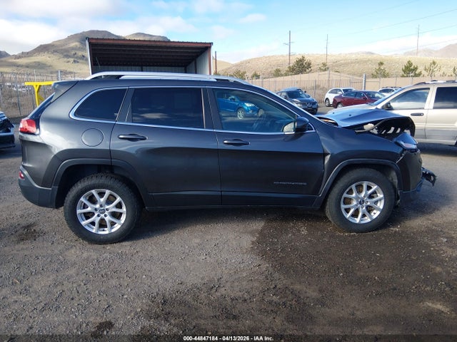 1C4PJMCS9GW269055 Jeep Cherokee Latitude