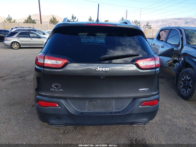 1C4PJMCS9GW269055 Jeep Cherokee Latitude