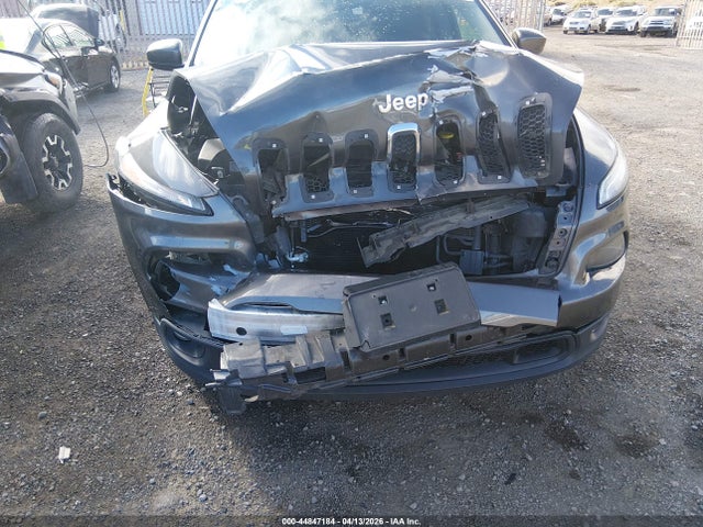 1C4PJMCS9GW269055 Jeep Cherokee Latitude