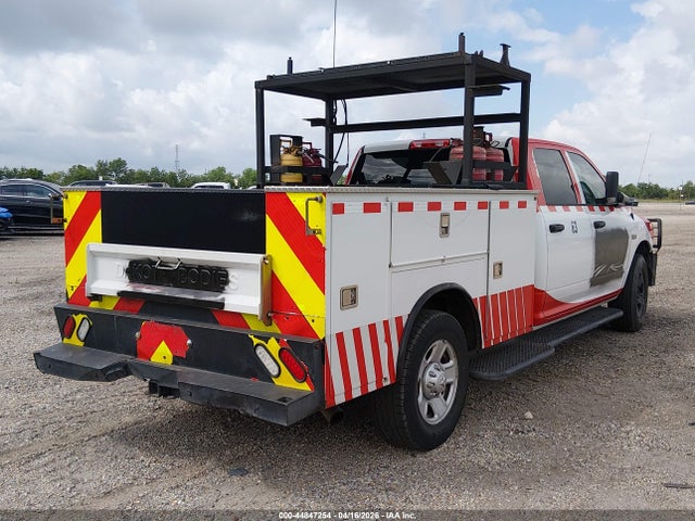44847254 :رقم المزاد ، 3C6UR4HJ5JG274620 vin ، 2018 Ram 2500 Tradesman  4x2 8' Box مزاد بيع