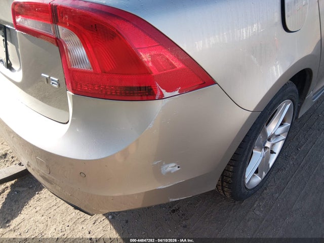 2015 VOLVO S60 YV126MFK4F2351279 Photo 5