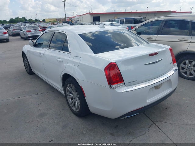 44847449 :رقم المزاد ، 2C3CCAAG1JH117688 vin ، 2018 Chrysler 300 Touring L مزاد بيع