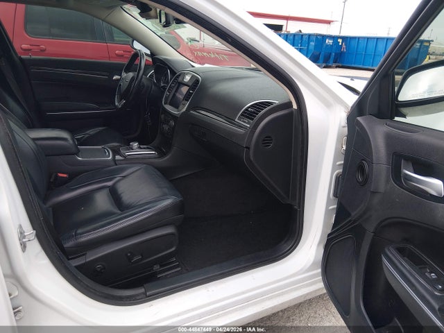 44847449 :رقم المزاد ، 2C3CCAAG1JH117688 vin ، 2018 Chrysler 300 Touring L مزاد بيع