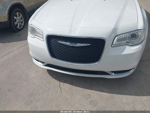 44847449 :رقم المزاد ، 2C3CCAAG1JH117688 vin ، 2018 Chrysler 300 Touring L مزاد بيع