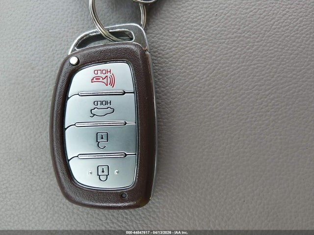2017 Hyundai Elantra Limited მანქანა იყიდება აუქციონზე, vin: 5NPD84LF0HH038893, აუქციონის ნომერი: 44847617