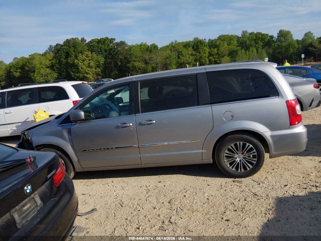 44847674 :رقم المزاد ، 2C4RC1HG5ER277083 vin ، 2014 Chrysler Town & Country S مزاد بيع