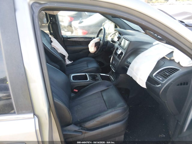 44847674 :رقم المزاد ، 2C4RC1HG5ER277083 vin ، 2014 Chrysler Town & Country S مزاد بيع