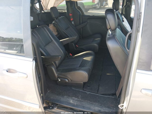 44847674 :رقم المزاد ، 2C4RC1HG5ER277083 vin ، 2014 Chrysler Town & Country S مزاد بيع