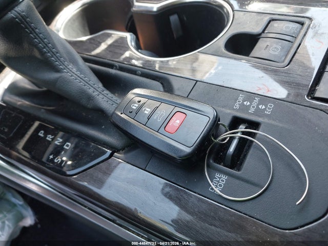 44847753 :رقم المزاد ، 5TDEBRCH6NS090958 vin ، 2022 Toyota Highlander Hybrid Platinum مزاد بيع