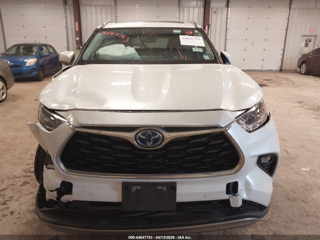44847753 :رقم المزاد ، 5TDEBRCH6NS090958 vin ، 2022 Toyota Highlander Hybrid Platinum مزاد بيع