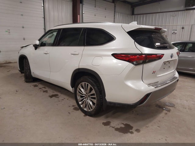 44847753 :رقم المزاد ، 5TDEBRCH6NS090958 vin ، 2022 Toyota Highlander Hybrid Platinum مزاد بيع
