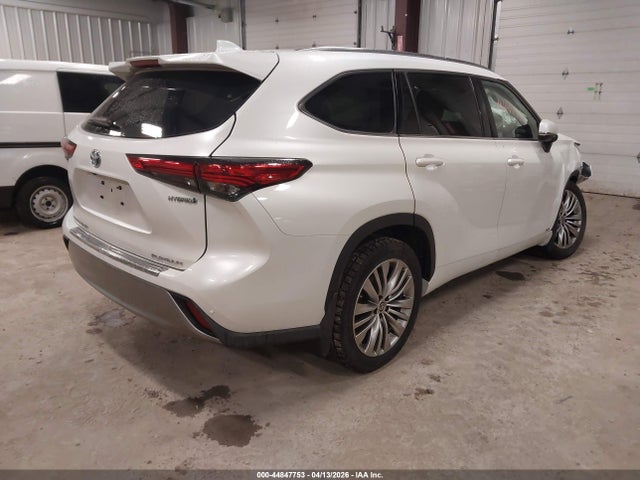 44847753 :رقم المزاد ، 5TDEBRCH6NS090958 vin ، 2022 Toyota Highlander Hybrid Platinum مزاد بيع
