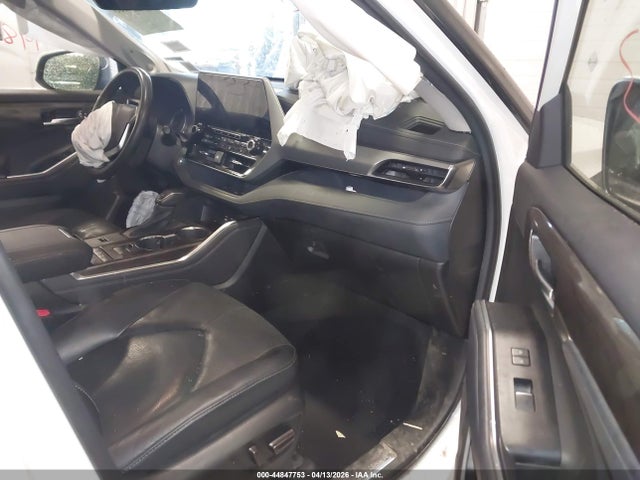 44847753 :رقم المزاد ، 5TDEBRCH6NS090958 vin ، 2022 Toyota Highlander Hybrid Platinum مزاد بيع
