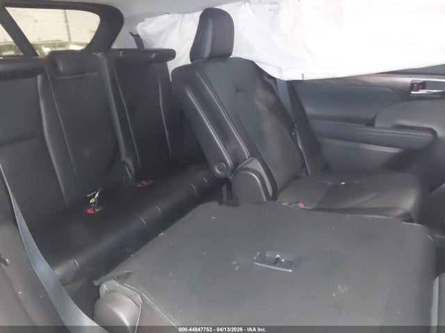 44847753 :رقم المزاد ، 5TDEBRCH6NS090958 vin ، 2022 Toyota Highlander Hybrid Platinum مزاد بيع
