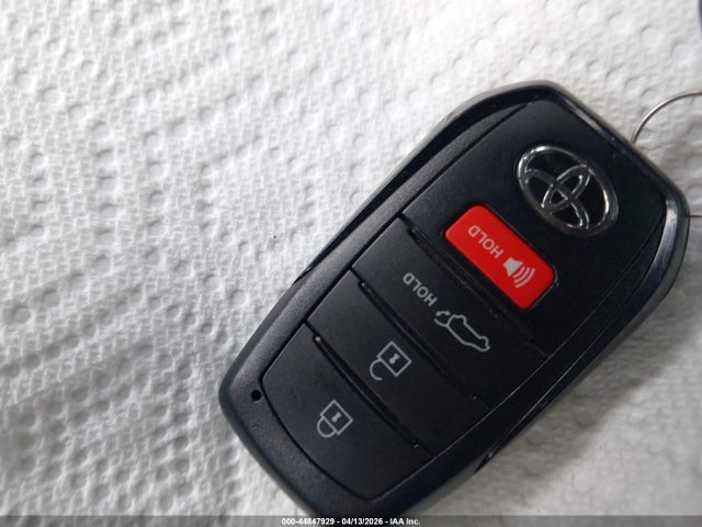 2022 Toyota Corolla Cross Xle მანქანა იყიდება აუქციონზე, vin: 7MUDAABG5NV037876, აუქციონის ნომერი: 44847929