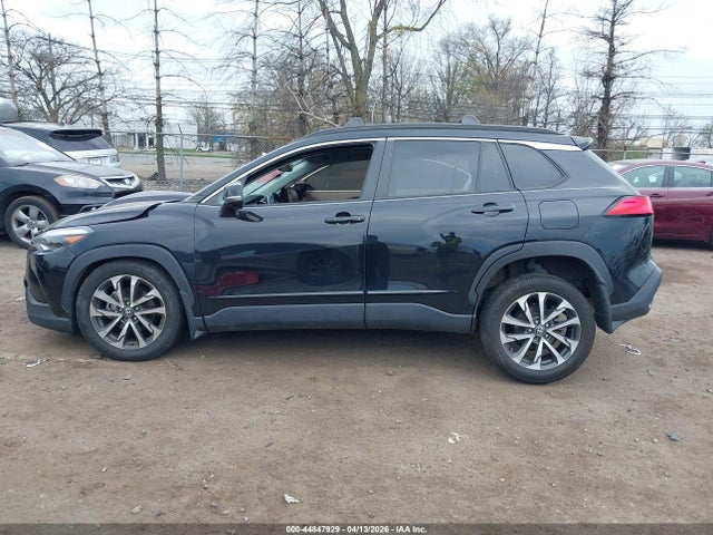 2022 Toyota Corolla Cross Xle მანქანა იყიდება აუქციონზე, vin: 7MUDAABG5NV037876, აუქციონის ნომერი: 44847929