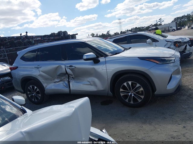 44848002 :رقم المزاد ، 5TDGZRAH3MS533430 vin ، 2021 Toyota Highlander Xle مزاد بيع