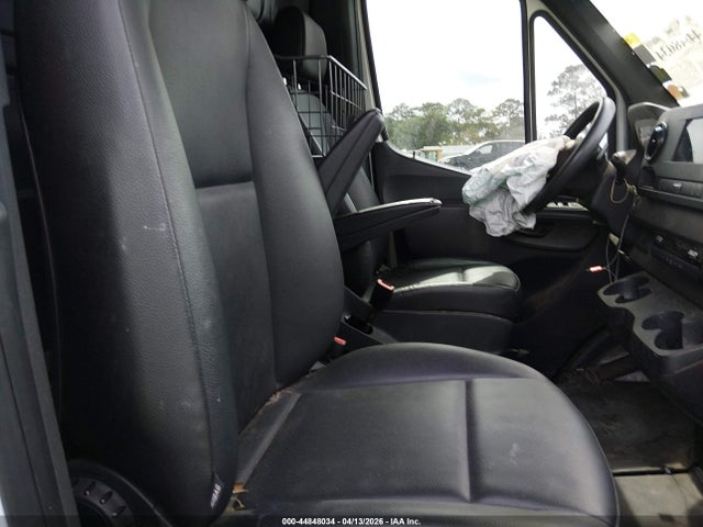 44848034 :رقم المزاد ، W1Y4DBHY9NT082565 vin ، 2022 Mercedes-benz Sprinter 2500 Standard Roof I4 Diesel مزاد بيع