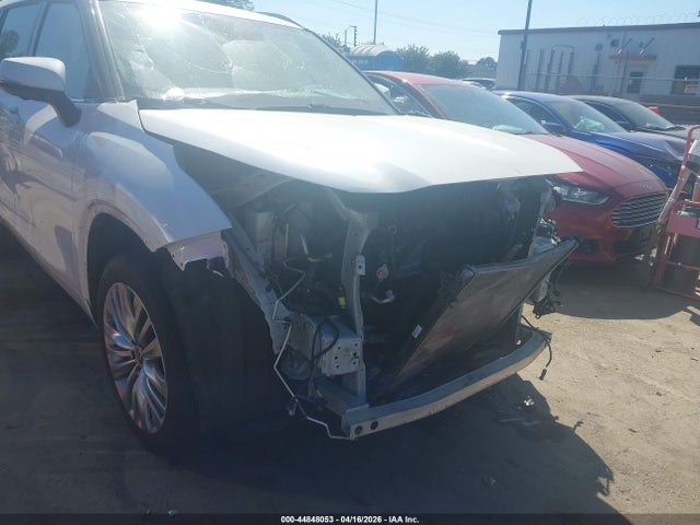 2023 Toyota Highlander Platinum მანქანა იყიდება აუქციონზე, vin: 5TDKDRAH4PS032611, აუქციონის ნომერი: 44848053