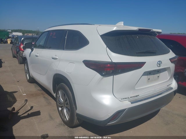 2023 Toyota Highlander Platinum მანქანა იყიდება აუქციონზე, vin: 5TDKDRAH4PS032611, აუქციონის ნომერი: 44848053