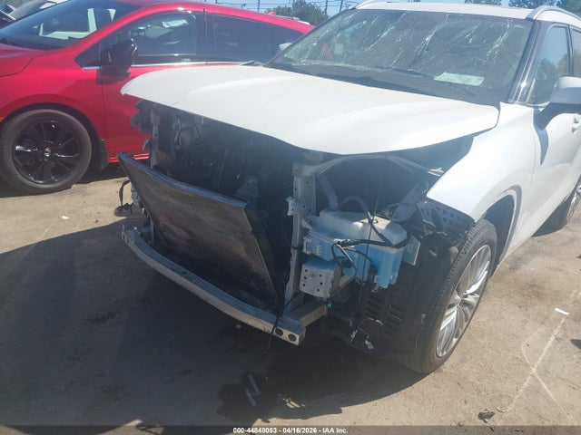 2023 Toyota Highlander Platinum მანქანა იყიდება აუქციონზე, vin: 5TDKDRAH4PS032611, აუქციონის ნომერი: 44848053