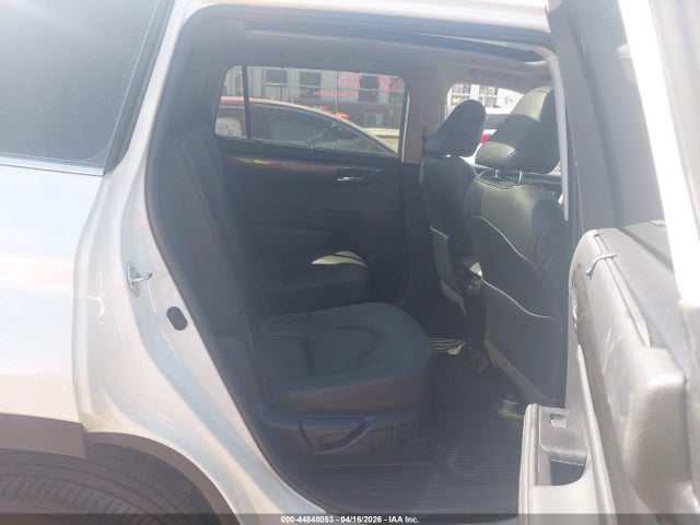 2023 Toyota Highlander Platinum მანქანა იყიდება აუქციონზე, vin: 5TDKDRAH4PS032611, აუქციონის ნომერი: 44848053