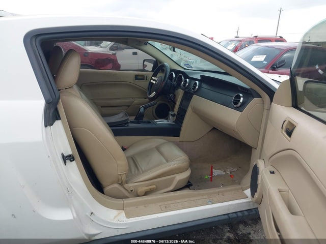 2006 Ford Mustang V6 მანქანა იყიდება აუქციონზე, vin: 1ZVFT80N365152486, აუქციონის ნომერი: 44848076