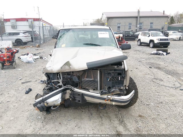 Продажа на аукционе авто 1999 Chevrolet Suburban 2500, vin: 3GNGK26J3XG116441, номер лота: 44848179