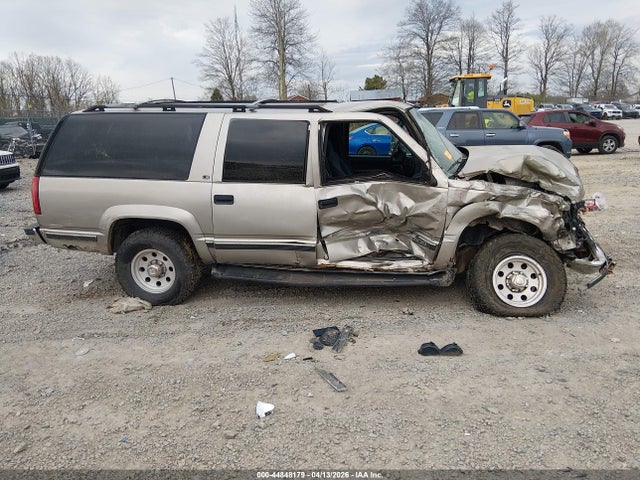 Продажа на аукционе авто 1999 Chevrolet Suburban 2500, vin: 3GNGK26J3XG116441, номер лота: 44848179