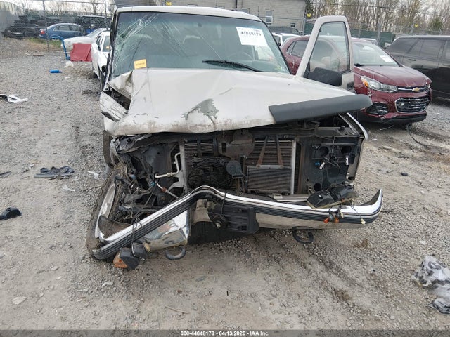 Продажа на аукционе авто 1999 Chevrolet Suburban 2500, vin: 3GNGK26J3XG116441, номер лота: 44848179